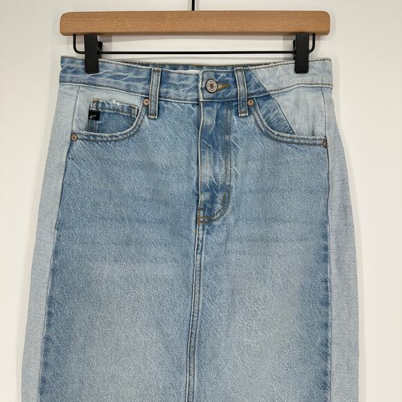 KanCan Midi Denim Light Wash Two Tone Back Slit Raw Hem Pockets Skirt Small - Picture 2 of 8